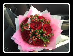 Rose and Berries Bouquet - FBQ14329